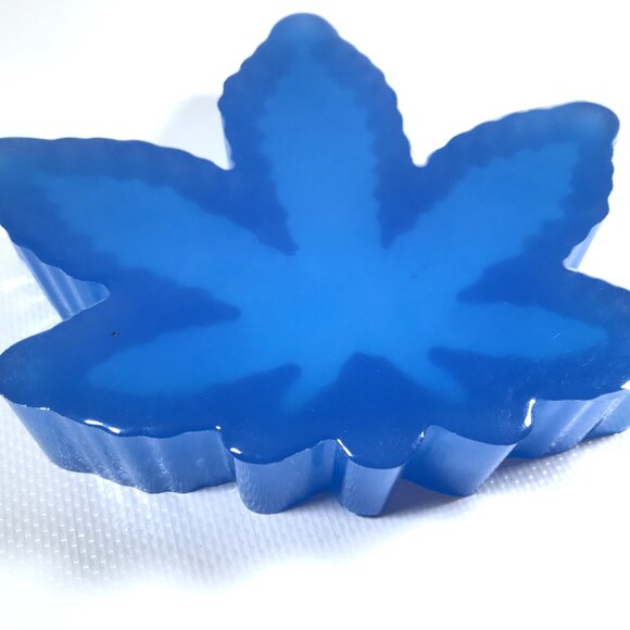 Glow In The Dark Blue Pot Leaf Ashtray Resin - Picture 8 of 9